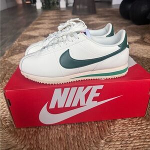 Nike Sail Green Cortez